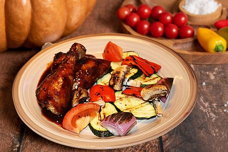 Цыпленок BBQ с овощами гриль 