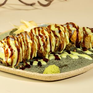 Теплый ролл с угрем