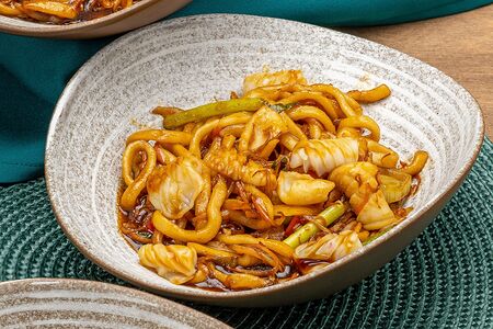 Удон с кальмаром 