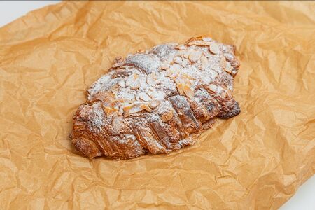 Круассан миндальный 