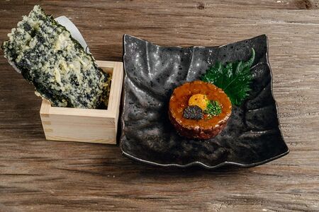 Тар тар из мраморной говядины с мисо и чипсами нори