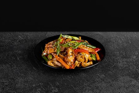 Wok с курицей