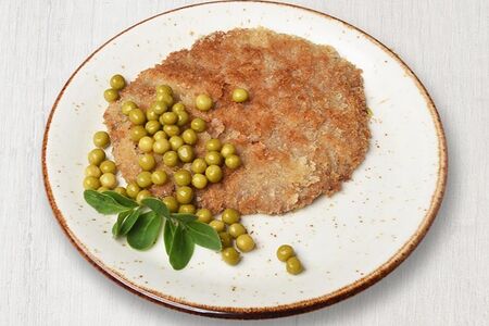 Ромштекс из говяжьей вырезки, обжаренный в сухарях