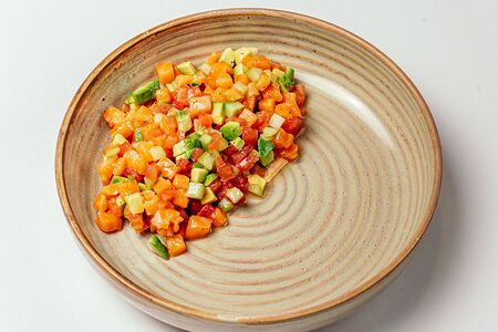 Тартар из лосося с авокадо