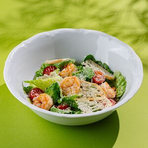 Салат Цезарь с креветками