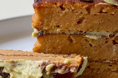 Оладья из батата с кремом из авокадо 