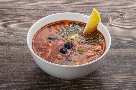 Солянка с домашними копчёностями