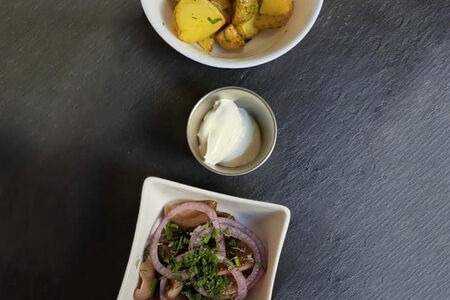 Грузди соленые со сметаной