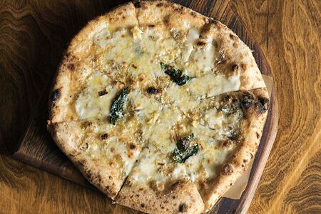 Пицца четыре сыра