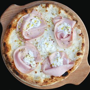 Пицца Мортаделла со страчателлой