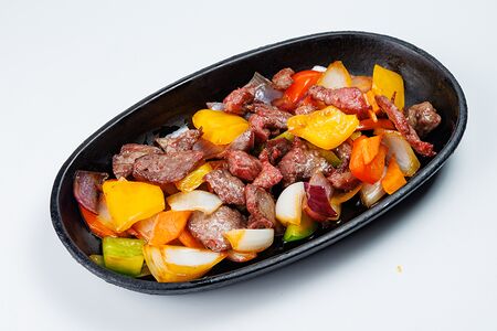 Вок с бараниной, сладким перцем, луком и морковью