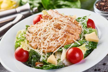 Салат Цезарь с креветками