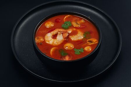Том Ям с королевскими креветками