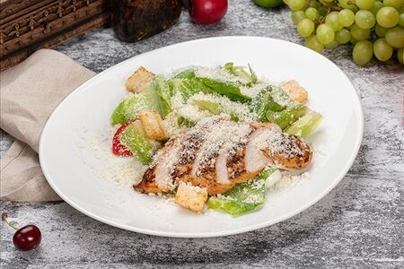 Салат Цезарь с курицей