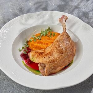 Утиная ножка конфи с тыквенным пюре