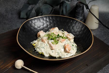 Домашняя паста с лососем и шпинатом