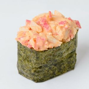 Гункан со снежным крабом