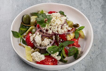 Салат Боккончино с овечьим сыром