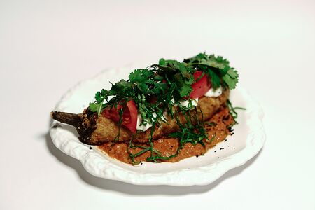 Баклажан с муссом из феты и мухаммарой