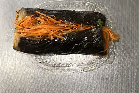 Баклажаны маринованные, начиненные корейской морковкой