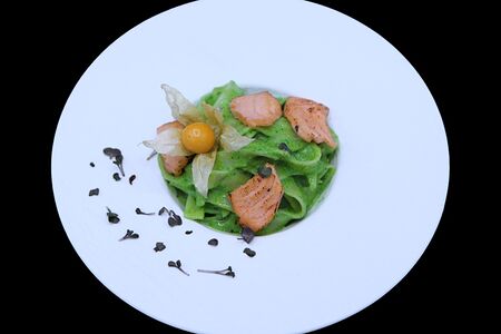 Паста с лососем и шпинатом