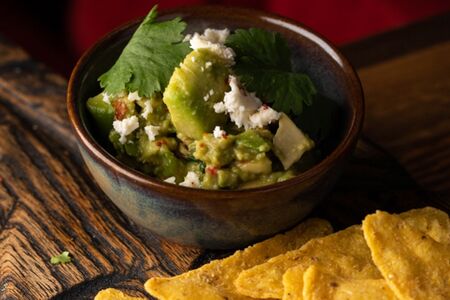 Гуакамоле из авокадо с начосом