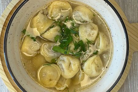 Пельмени с говядиной на бульоне