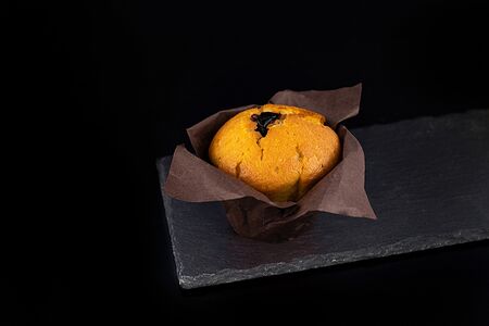 Маффин с черничной начинкой