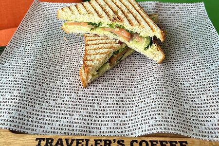 Сэндвич с лососем и рукколой