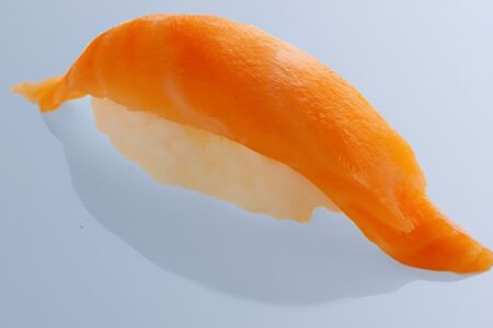 Суши с лососем