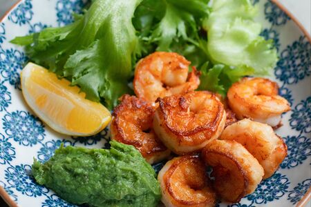 Креветки гриль с гуакамоле