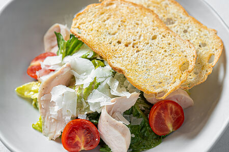 Цезарь с цыплёнком