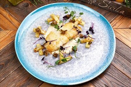 Палтус с винным соусом и рисом басматти