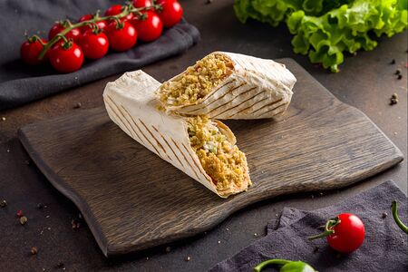 Шаурма с фалафелем в обычном лаваше 