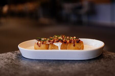 Брускетта с угрем