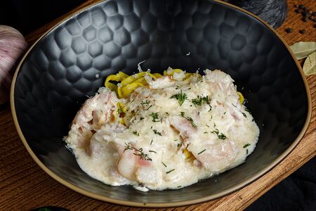 Домашняя паста с беконом в сливках