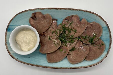 Язык отварной с хреном