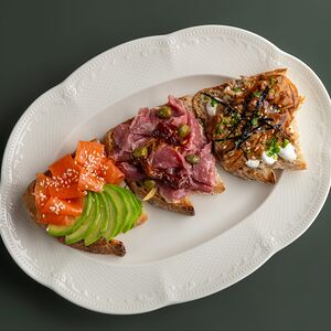 Ассорти хрустящих брускетт 