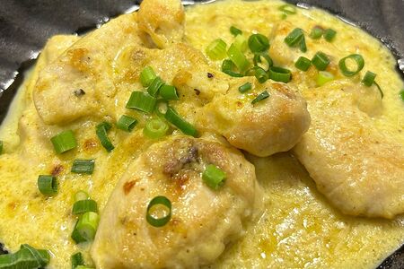 Цыпленок в пикантном сливочном соусе 