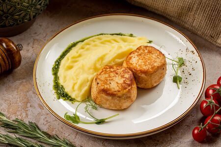 Котлеты из сёмги, трески и креветок 