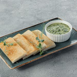 Тосты со сливочно-шпинатным соусом