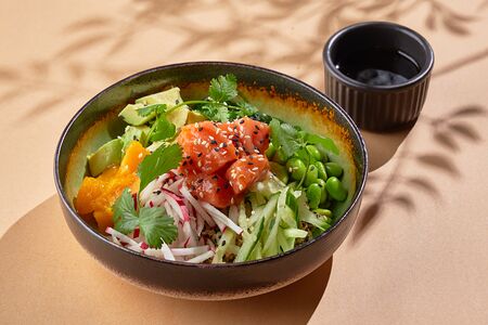 Боул с форелью