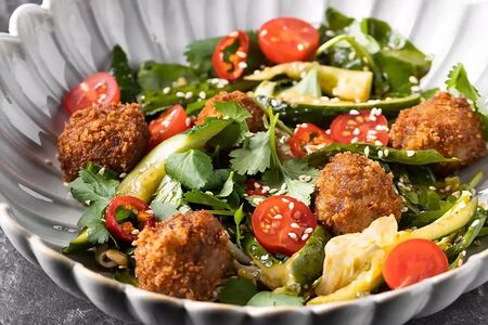 Салат с уткой кацу