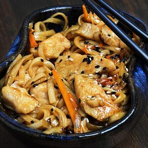 Удон с курицей терияки