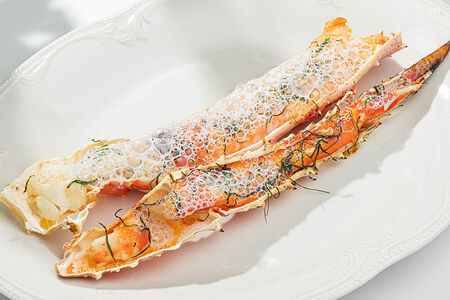 Фаланга краба с травами и сливочным соусом