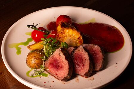 Вырезка из говядины с овощами гриль