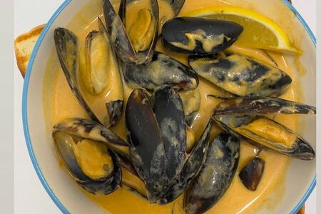 Мидии Том ям