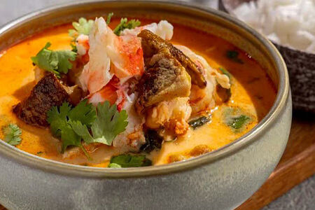 Том ям с палтусом и крабом 