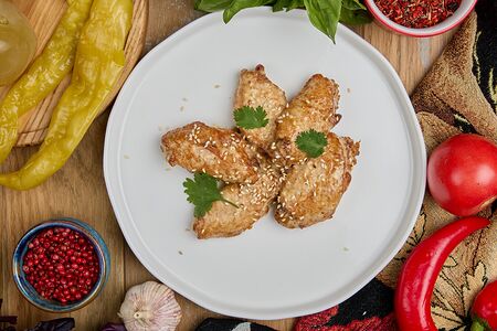 Куриные крылья в белом соусе 