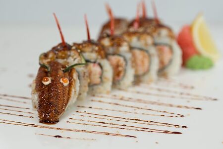 Черный дракон со снежным крабом